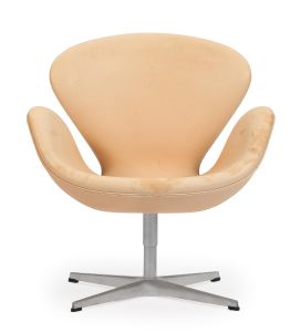 Arne Jacobsen Svanen patineret vegatabilsk anilin - brown label